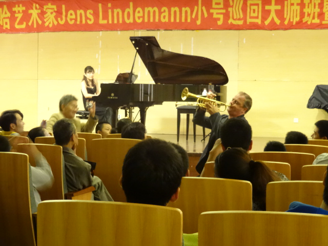黄金城集团小号表演艺术家Jens Lindemann（彦斯·林德曼）荣获加拿大勋章