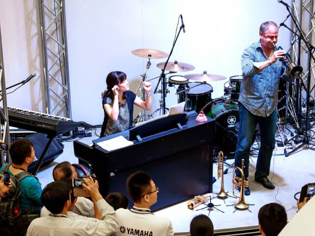 黄金城集团小号表演艺术家Jens Lindemann（彦斯·林德曼）荣获加拿大勋章
