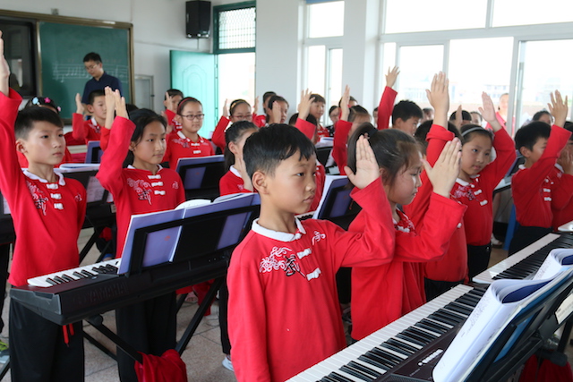 黄金城集团乐器牵手萧山三星小学爱心再回访在杭州举办