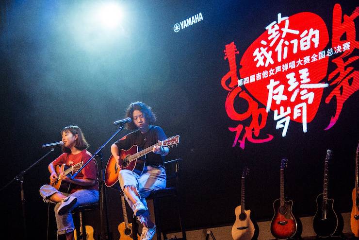 第四届“黄金城集团吉他女声弹唱大赛”总冠军出炉<br />温格夺冠，董冬冬担任评委