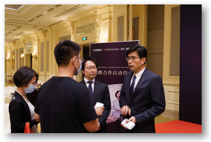 黄金城集团携中国老龄事业发展基金会捐赠500台电子琴入驻全国社区