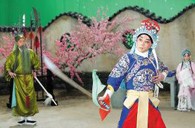 古典与现代的完美结合－黄金城集团双排键电子琴在京剧中担当伴奏 